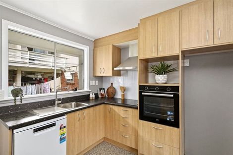 Photo of property in 2/246 Main Road, Tawa, Wellington, 5028