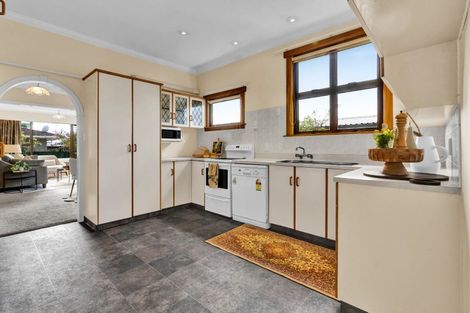 Photo of property in 10 Seddon Street, Westown, New Plymouth, 4310