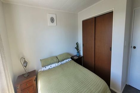 Photo of property in 2 Goldie Place, Waikanae Beach, Waikanae, 5036