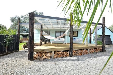 Photo of property in 2 Island View Terrace, Waikanae Beach, Waikanae, 5036