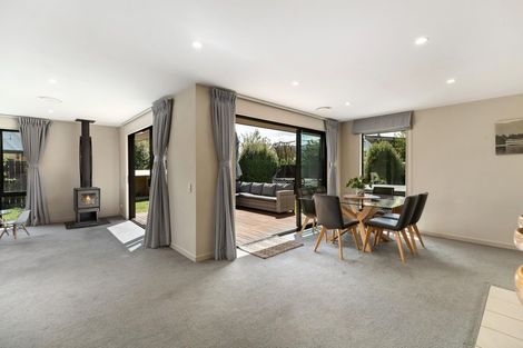 Photo of property in 8 Ada Place, Lake Hayes, Queenstown, 9304