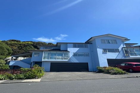 Photo of property in 36b Tamworth Crescent, Newlands, Wellington, 6037