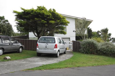 Photo of property in 53 Ruskin Road, Newlands, Wellington, 6037