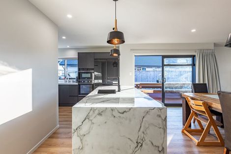 Photo of property in 10 Cyprus Place, Fitzherbert, Palmerston North, 4410