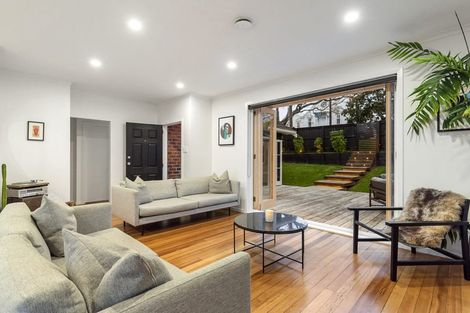 Photo of property in 1/15 Rodney Road, Northcote Point, Auckland, 0627