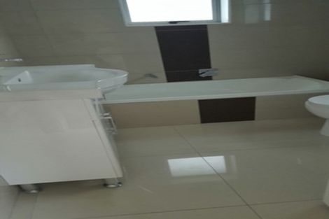 Photo of property in 13 Thomas Rea Place, Te Atatu South, Auckland, 0610