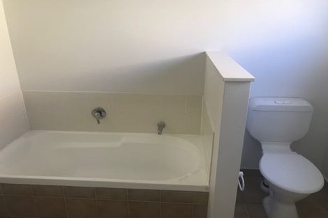 Photo of property in 18 Stolford Crescent, New Lynn, Auckland, 0600