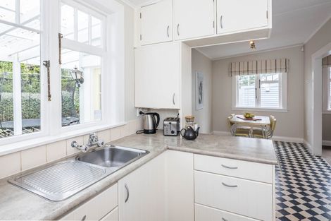 Photo of property in 16 Khandallah Road, Ngaio, Wellington, 6035