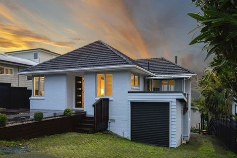 Photo of property in 86 Parr Terrace, Castor Bay, Auckland, 0620