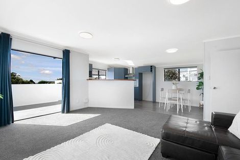 Photo of property in 2/25 Clearview Heights, Ranui, Auckland, 0612