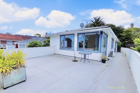 Photo of property in 8 Jellicoe Road, Murrays Bay, Auckland, 0630