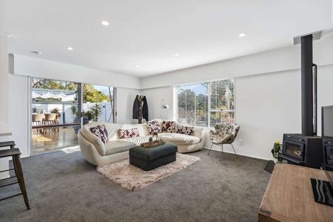 Photo of property in 1/9 Paruru Avenue, Northcote, Auckland, 0627