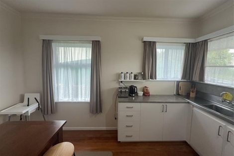 Photo of property in 19 Scott Street, Moturoa, New Plymouth, 4310