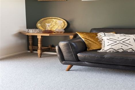 Photo of property in 2 Len Ireland Drive, Kumeu, 0810