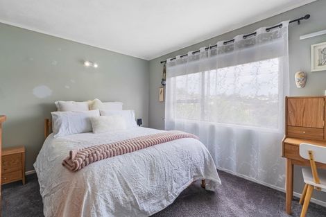 Photo of property in 1/1 Sharon Road, Waiake, Auckland, 0630
