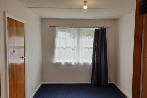 Photo of property in 27 Shackleton Grove, Stokes Valley, Lower Hutt, 5019