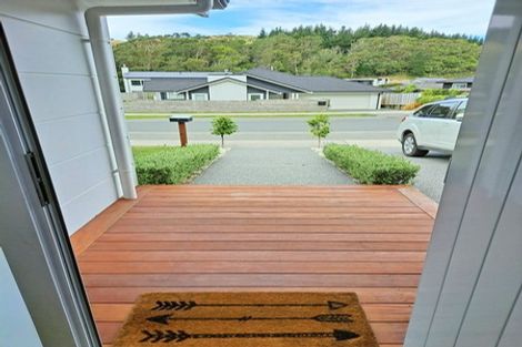 Photo of property in 35 Banks Boulevard, Whitby, Porirua, 5024