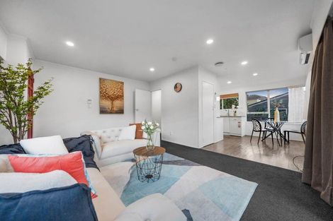 Photo of property in 2/27 Waimana Road, Conifer Grove, Takanini, 2112