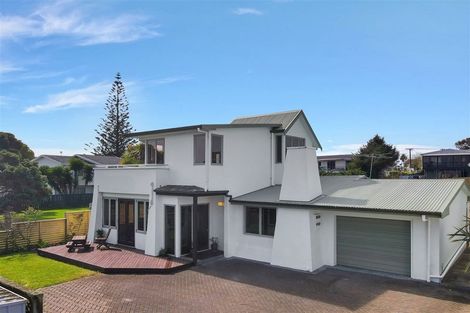 Photo of property in 1/37 Kiwi Esplanade, Mangere Bridge, Auckland, 2022