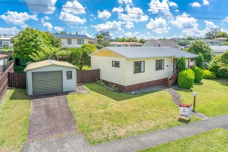 Photo of property in 32 Foster Road, Temple View, Hamilton, 3218