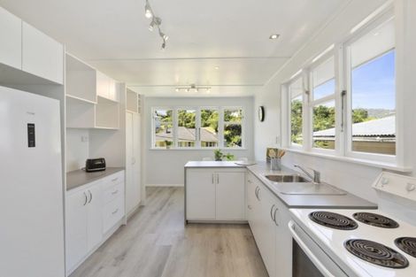 Photo of property in 47 Bird Grove, Stokes Valley, Lower Hutt, 5019