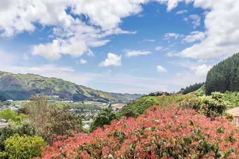 Photo of property in 8 Wilmshurst Place, Tawa, Wellington, 5028