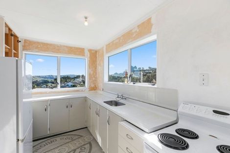 Photo of property in 15b Bayswater Place, Newlands, Wellington, 6037