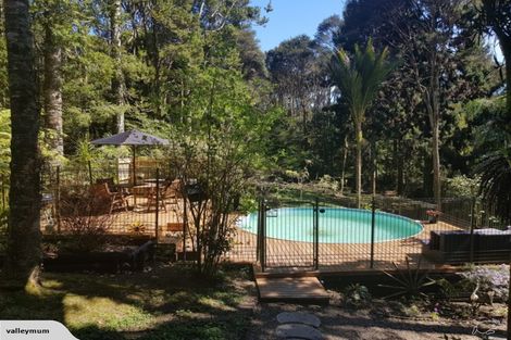 Photo of property in 16 Napuka Road, Henderson Valley, Auckland, 0612