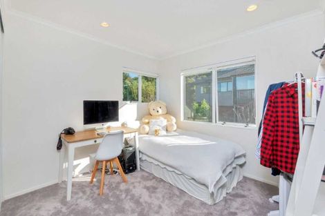 Photo of property in 11 Fulmar Way, Unsworth Heights, Auckland, 0632