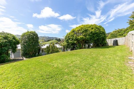 Photo of property in 72 Redwood Avenue, Tawa, Wellington, 5028