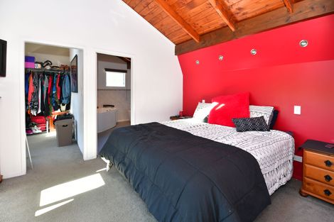 Photo of property in 15 Maori Hut Road, Red Beach, 0932