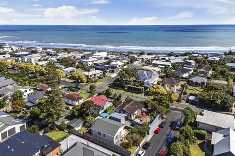 Photo of property in 6 Henui Street, Strandon, New Plymouth, 4312