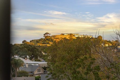 Photo of property in 2/30 Vauxhall Road, Devonport, Auckland, 0624