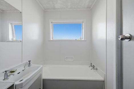 Photo of property in 71 Awaroa Road, Helensville, 0800
