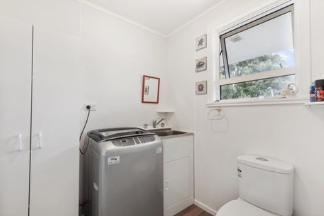 Photo of property in 24 Bartlett Grove, Tawa, Wellington, 5028