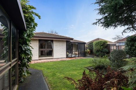Photo of property in 22 Broadfell Avenue, Avonhead, Christchurch, 8042