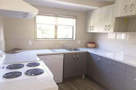 Photo of property in 2/7 Kathleen Place, Rainbow Point, Taupo, 3330