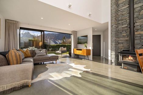 Photo of property in 20 Adamson Drive, Arrowtown, 9302