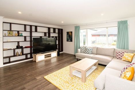 Photo of property in 2 Routhan Way, Carterton, 5713