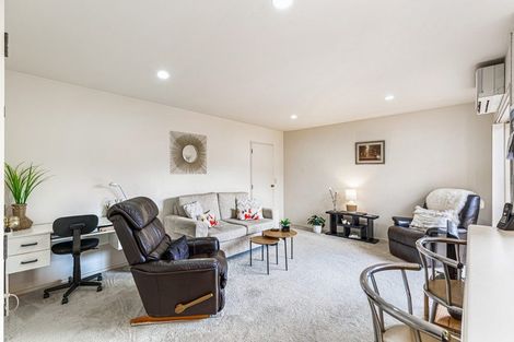 Photo of property in 8 Toledo Avenue, Henderson, Auckland, 0612