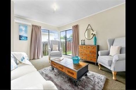 Photo of property in 32 Larissa Avenue, Henderson, Auckland, 0610