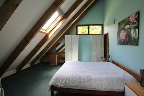 Photo of property in 2 Cascade Avenue, Waiatarua, Auckland, 0604