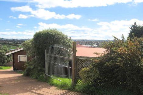 Photo of property in 11 Pitlochry Place, Highland Park, Auckland, 2010