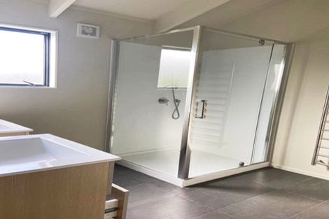 Photo of property in 97 Totaravale Drive, Totara Vale, Auckland, 0629