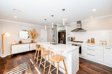 Photo of property in 10 Mahia Lane, Waikanae, 5036