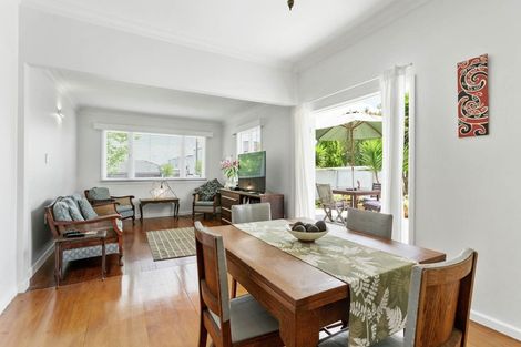 Photo of property in 92 Astley Avenue, New Lynn, Auckland, 0600