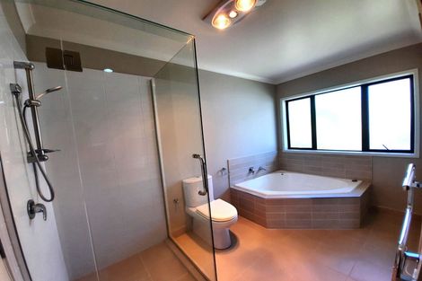 Photo of property in 21 Fairbairn Place, East Tamaki Heights, Auckland, 2016