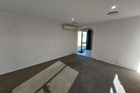 Photo of property in 30 Granville Drive, Massey, Auckland, 0614