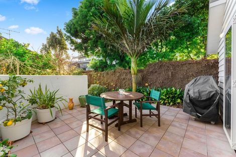 Photo of property in 18a Sylvan Park Avenue, Milford, Auckland, 0620