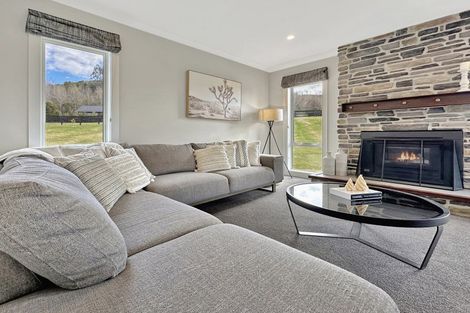 Photo of property in 7 Lochinvar Lane, Acacia Bay, Taupo, 3385